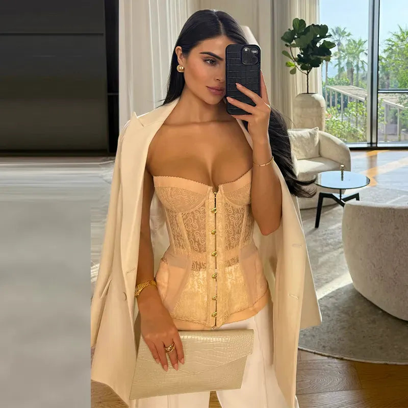 דגם יעל - מחוך תחרה שמנת מחטב עם הדגשה נשית