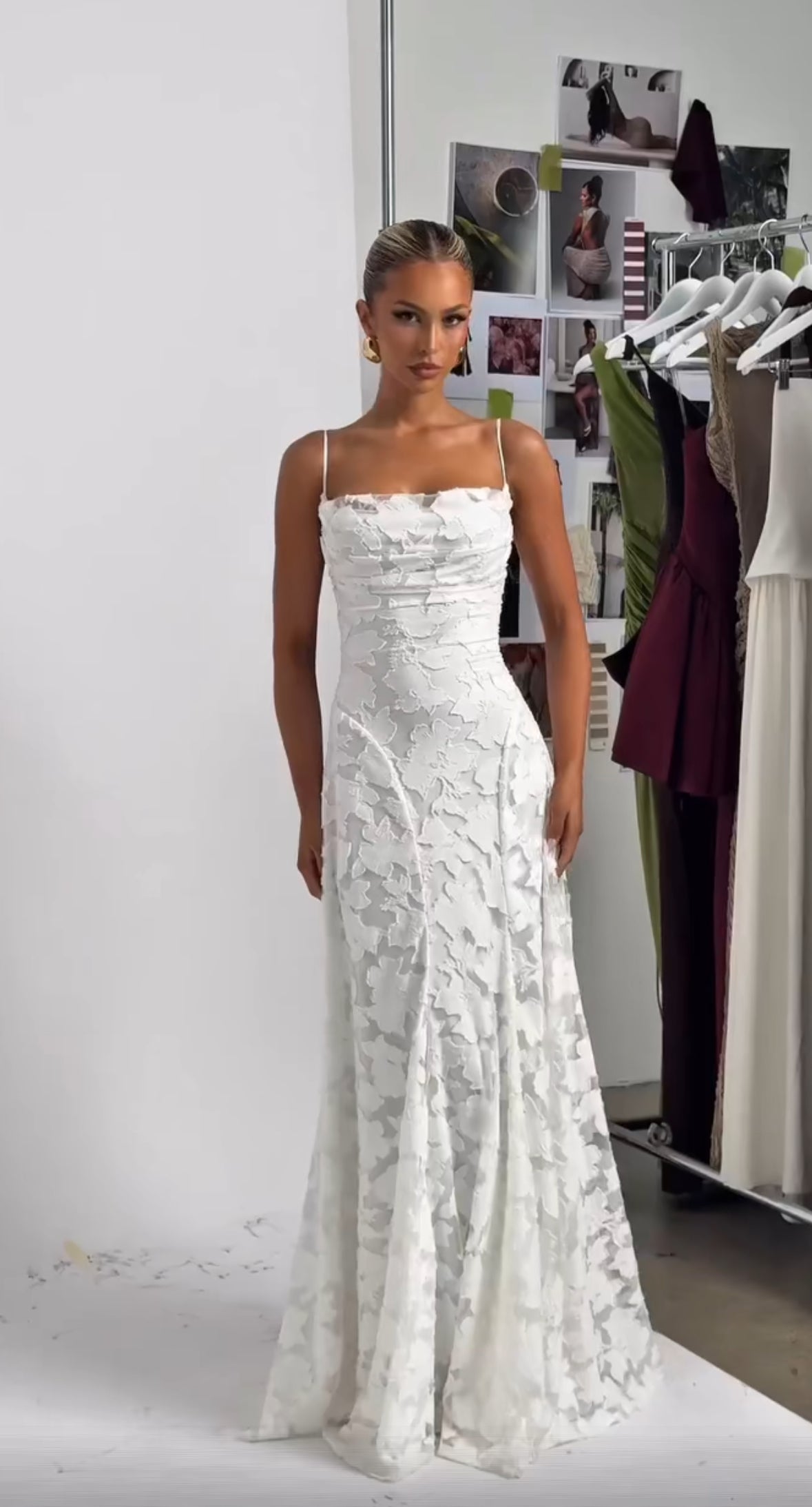 שמלת מקסי אופל – גב פתוח ונפילה רכה