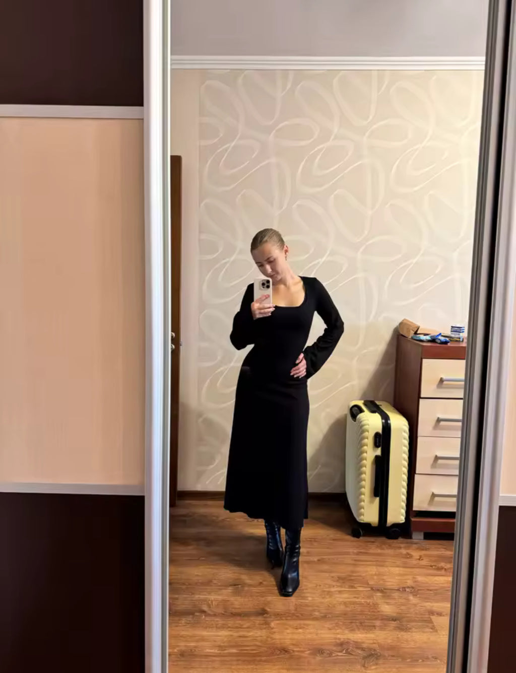 מגפי קרלה – עקב עבה ונוחות אלגנטית