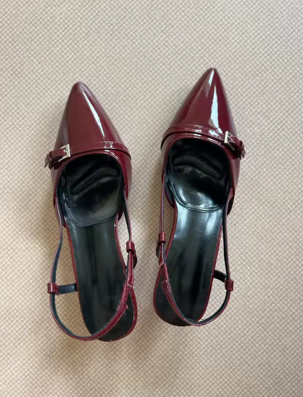 סנדלי עקב לואיז – רצועת עקב פתוחה