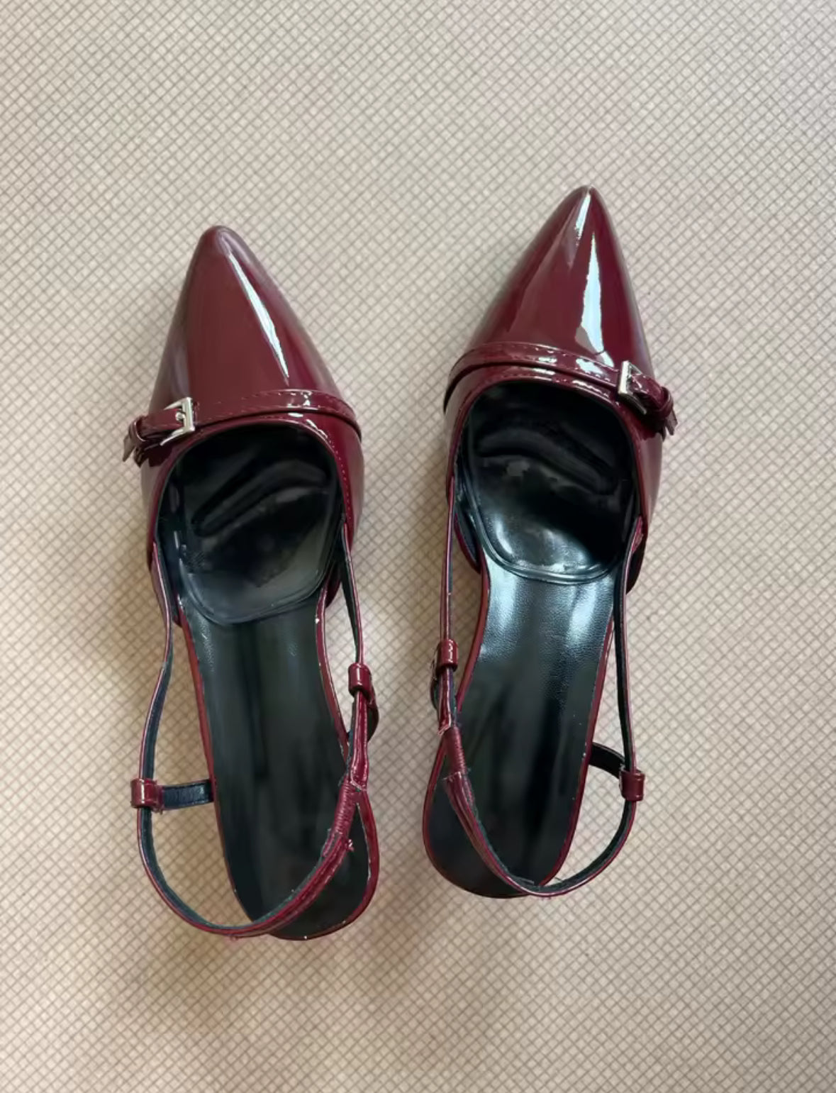 סנדלי עקב לואיז – רצועת עקב פתוחה