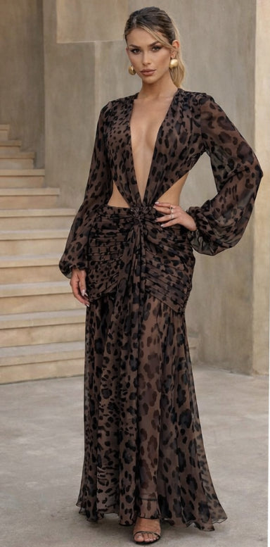 דגם ניצן - שמלת חופש נשפכת עם חיתוכי צד חשופים