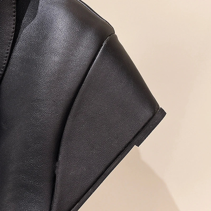 מגפי אשלי – מגפי בוקרים שחורים עם אבזם יוקרתי