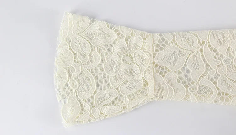 דגם מורן  – שמלת מיני תחרה עם שרוולים מחבקים