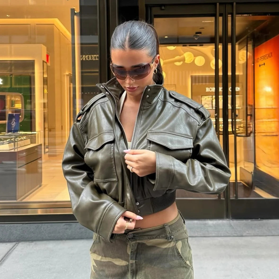 מעיל בומבר רוקסי – שילוב של כוח ועוצמה