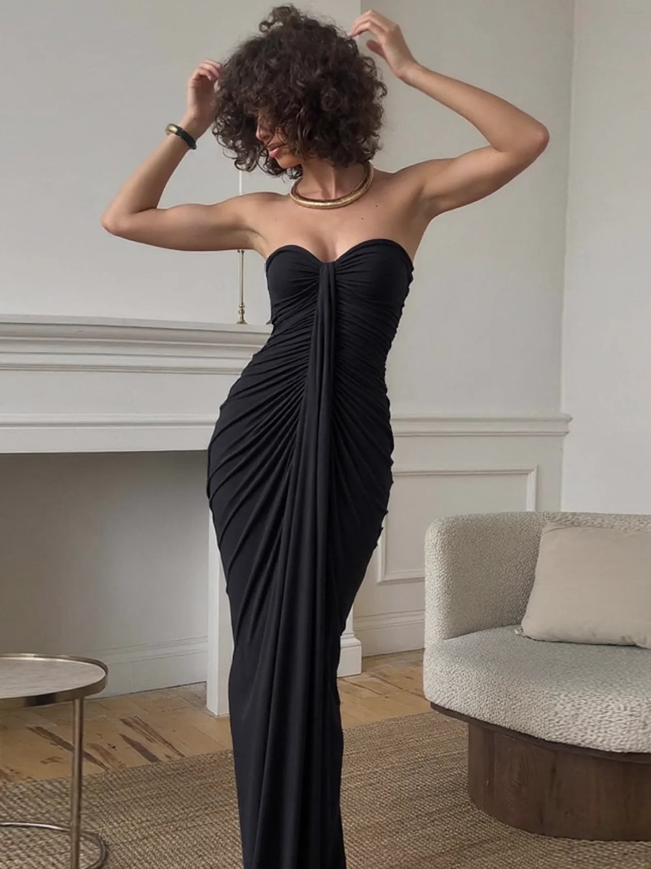 דגם דור - מקסי נשפכת עם קו חזה מחטב