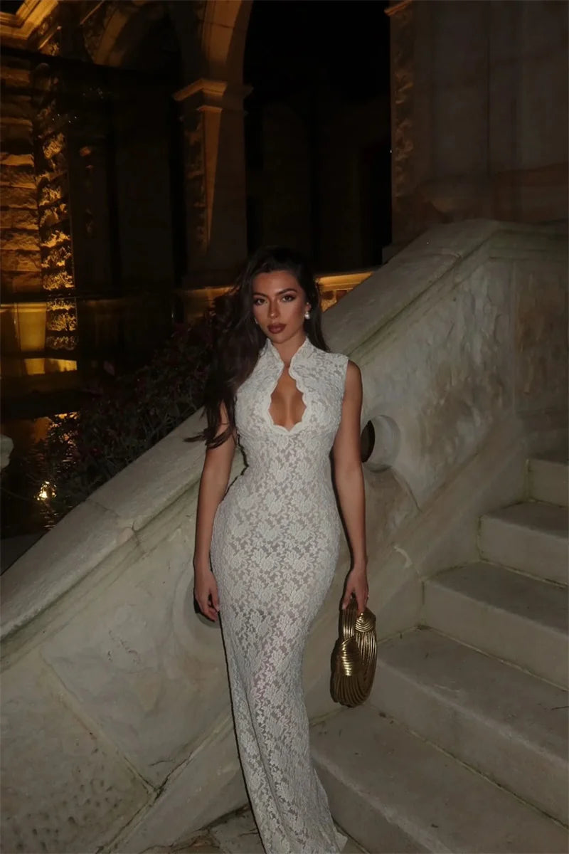 דגם לאו -מקסי צווארון גבוה עם עיטורים