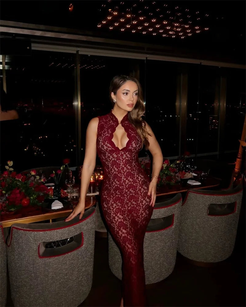 דגם לאו -מקסי צווארון גבוה עם עיטורים