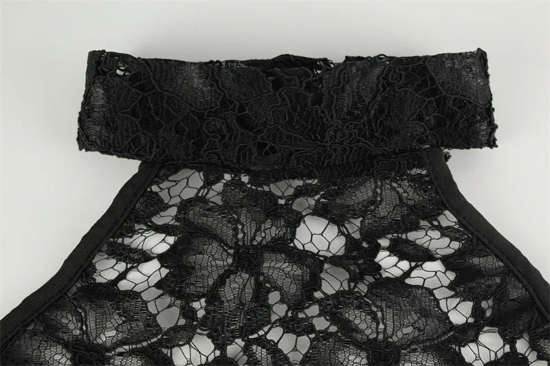 דגם סלינה  – שמלת הולטר מחטבת ללוק בלתי נשכח