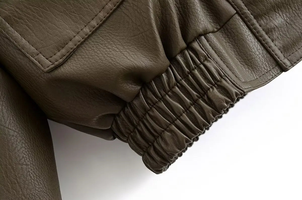 מעיל בומבר רוקסי – שילוב של כוח ועוצמה