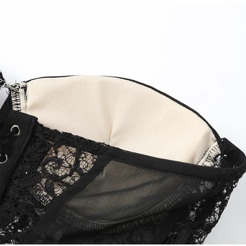 דגם יעל - מחוך תחרה שחור מחטב עם הדגשה נשית