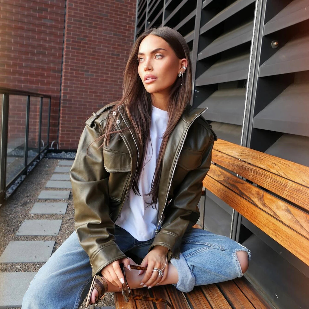 מעיל בומבר רוקסי – שילוב של כוח ועוצמה