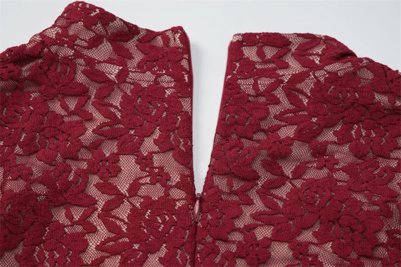 דגם לאו -מקסי צווארון גבוה עם עיטורים