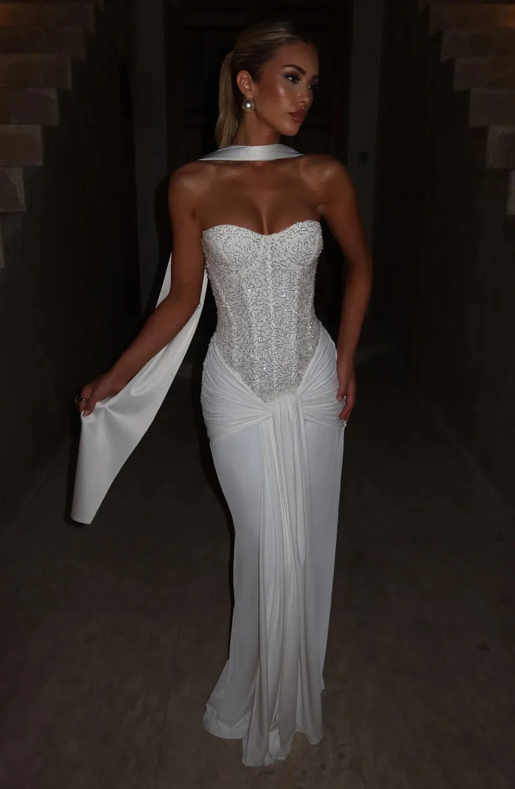 שמלת אלנה - מקסי מנצנצת עם הצהרה