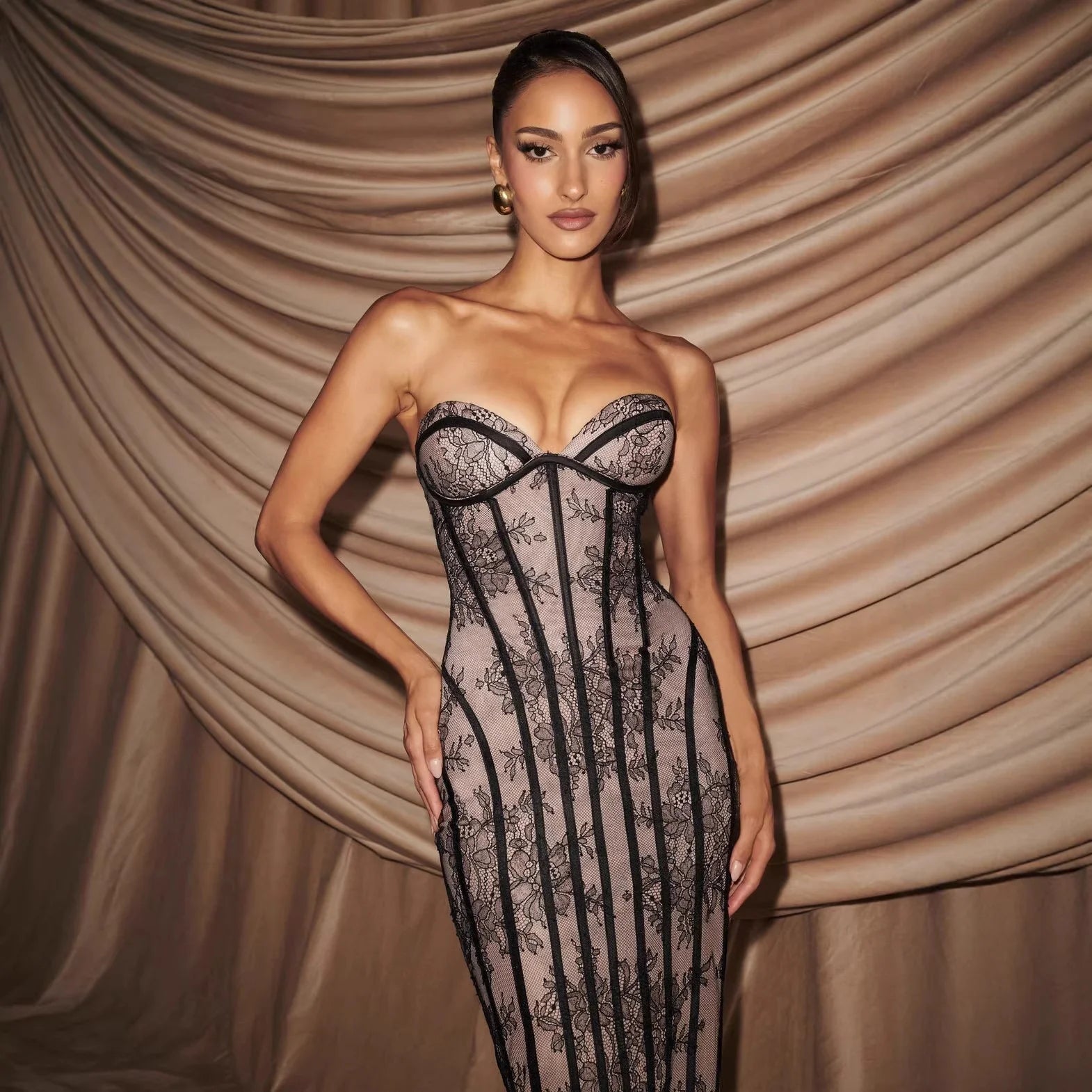 דגם אילה - מקסי צמודה עם עיטורים